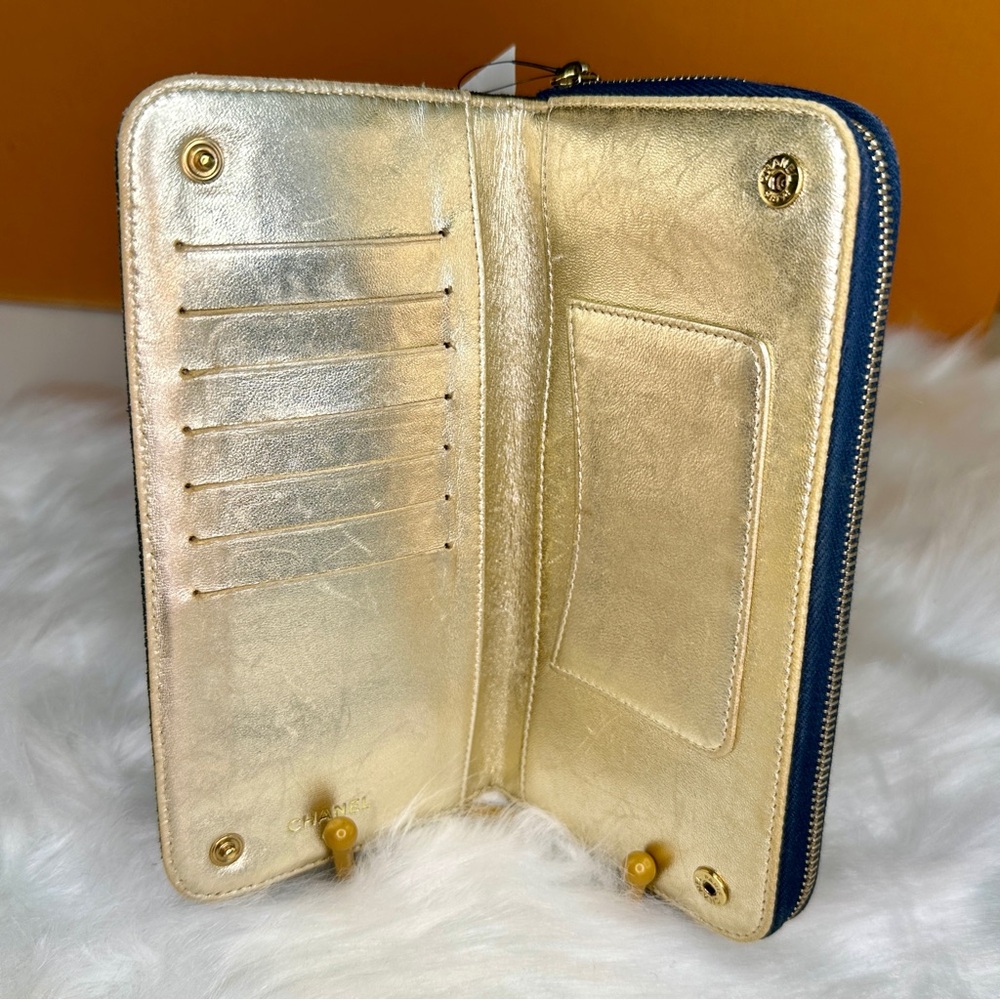 CHANEL Blue Denim Wallet with Gold Details - Picture 5 of 14